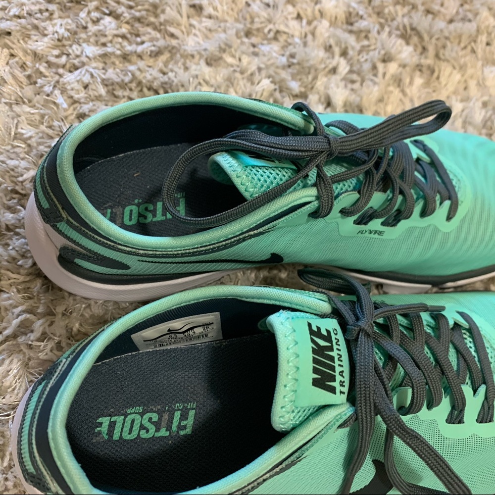 Nike Flywire training shoes - Picture 7 of 7